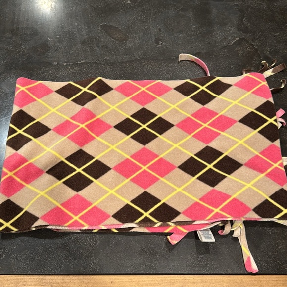 Old Navy Holiday Fringed Argyle Scarf - Picture 6 of 9